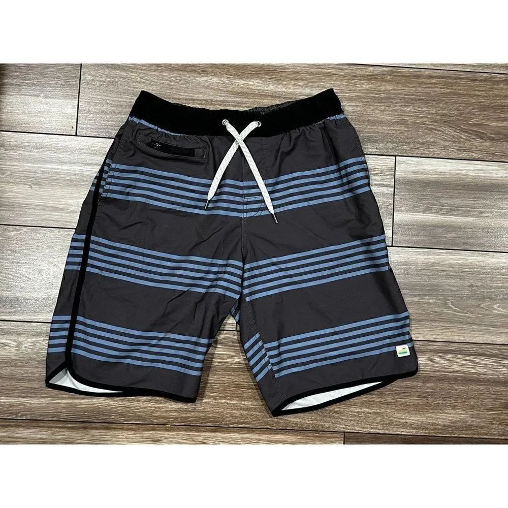 Vuori Stripe Banks Athletic Short Size Small